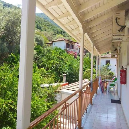 Kostas Studios II Vasiliki  Luaran gambar